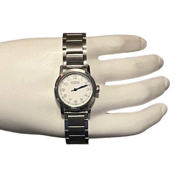 Coach Womens Chain Link Band Logo White Dial Silver Tone Watch EUC - Picture 4 of 6